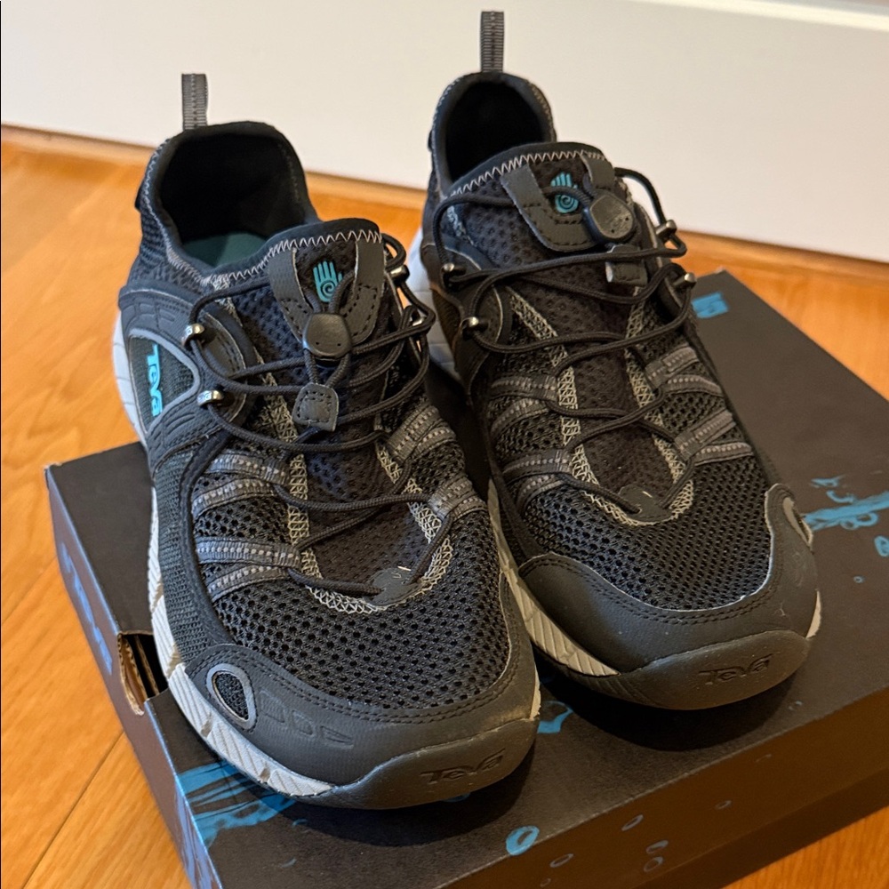 Teva Churn Black and Teal Mesh Trail / Water Sneakers 9.5
